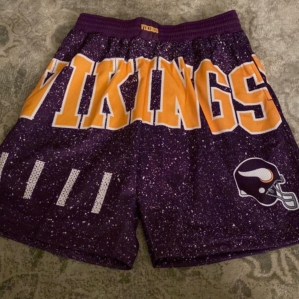 Men’s Mitchell & Ness NFL Throwbacks Minnesota Vikings Shorts Medium M